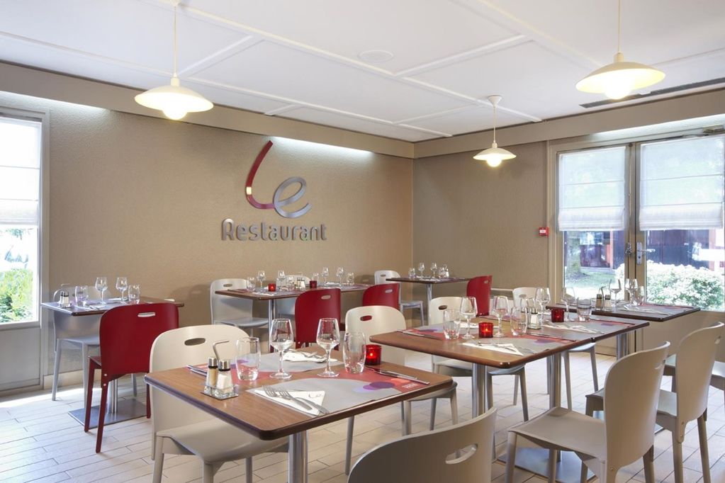 Kyriad Tarbes Bastillac Ресторан фото